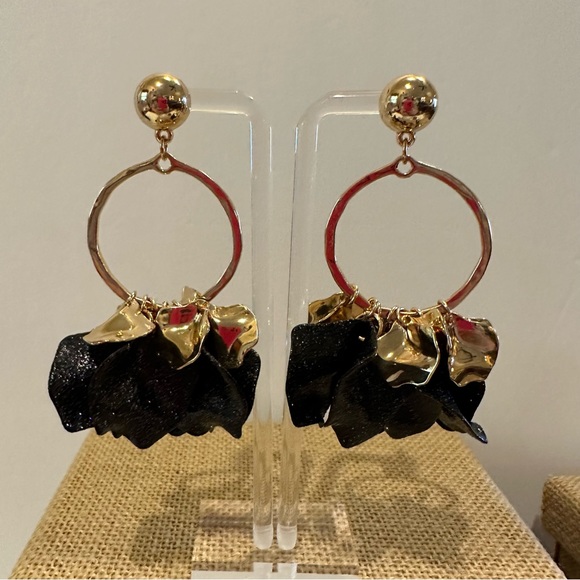 NWT Daisy Fuentes Earrings- shiny gold tone with black acrylic sparkly petals - Picture 5 of 15